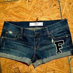 NWT Abercrombie size 26 patch shorty shorts